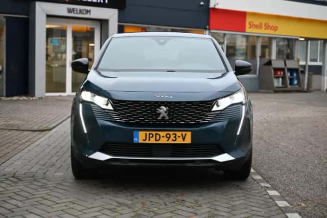 Peugeot 3008 (2023) thumbnail 3
