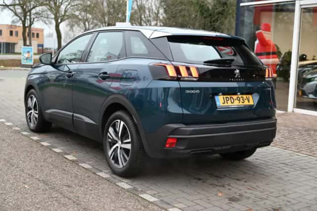 Peugeot 3008 (2023) thumbnail 5