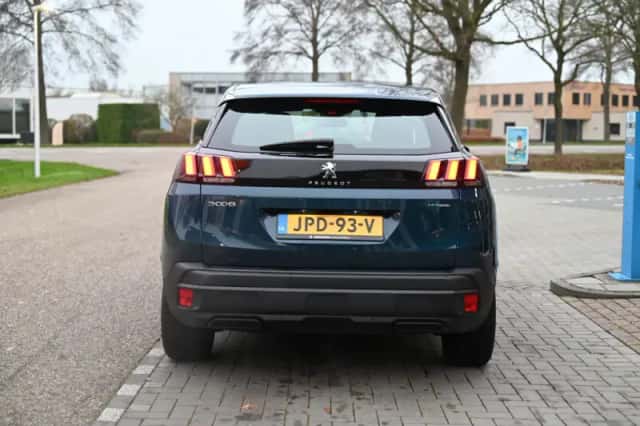 Peugeot 3008 (2023) thumbnail 6