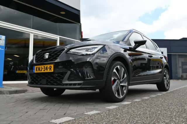 SEAT Arona (2023) thumbnail 4