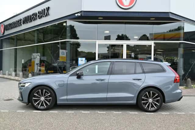 Volvo V60 (2023) thumbnail 2