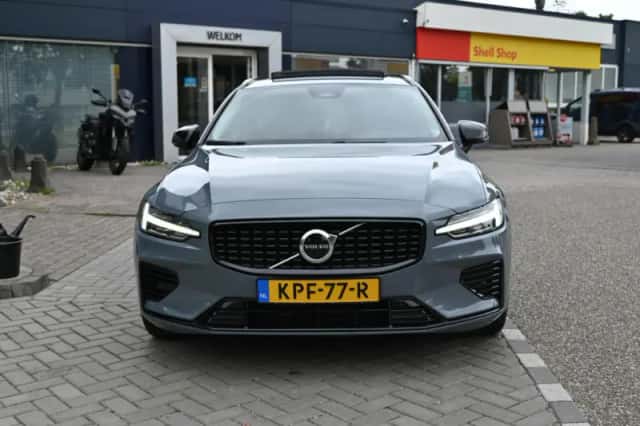 Volvo V60 (2023) thumbnail 3