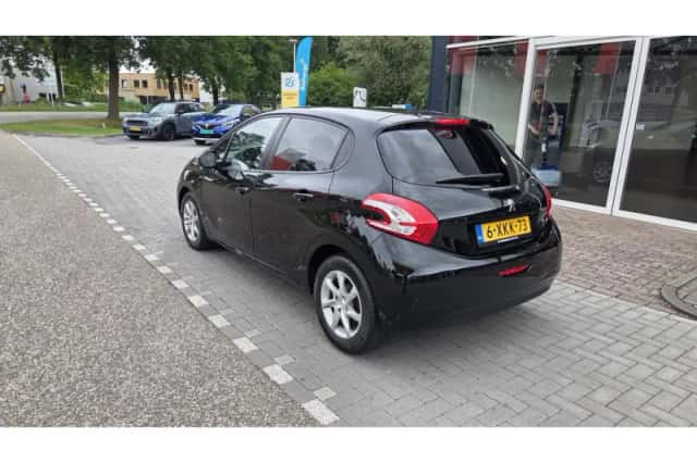 Peugeot 208 (2014) thumbnail 4