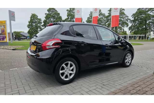 Peugeot 208 (2014) thumbnail 6