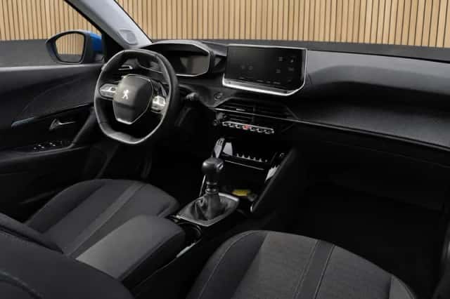 Peugeot 2008 (2021) thumbnail 3