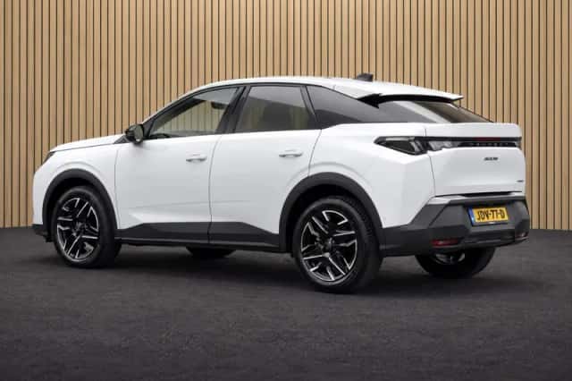 Peugeot 3008 (2024) thumbnail 2