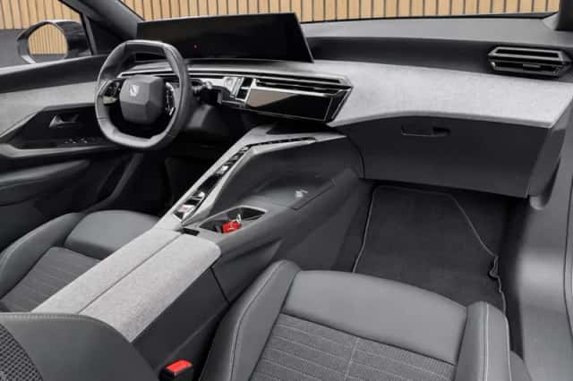 Peugeot 3008 (2024) thumbnail 3