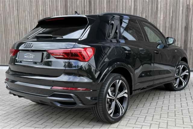Audi Q3 (2022) thumbnail 2