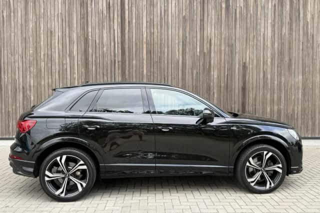 Audi Q3 (2022) thumbnail 5