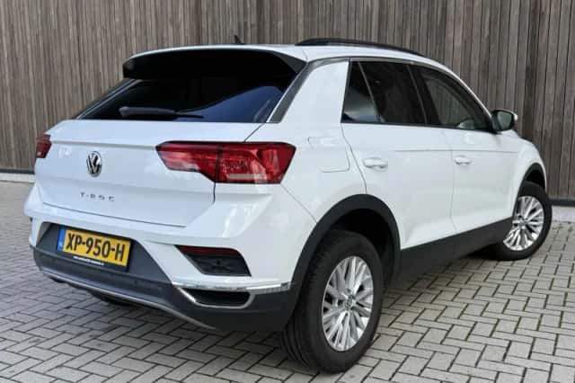 Volkswagen T-Roc (2019) thumbnail 2