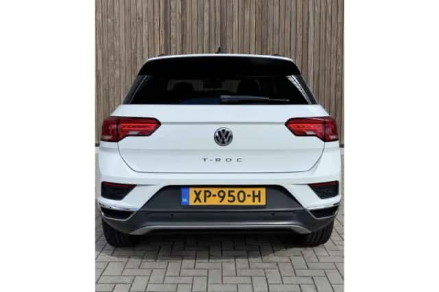 Volkswagen T-Roc (2019) thumbnail 3