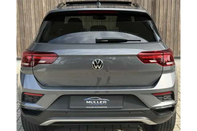 Volkswagen T-Roc (2021) thumbnail 3