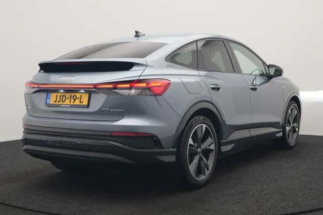 Audi Q4 e-tron (2022) thumbnail 3