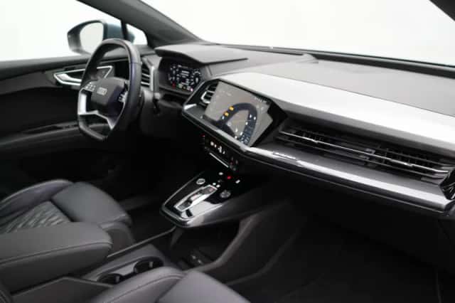 Audi Q4 e-tron (2022) thumbnail 4