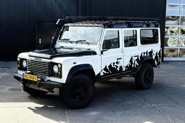 Land Rover Defender (2006) thumbnail 4