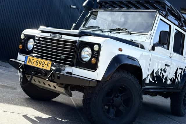 Land Rover Defender (2006) thumbnail 5