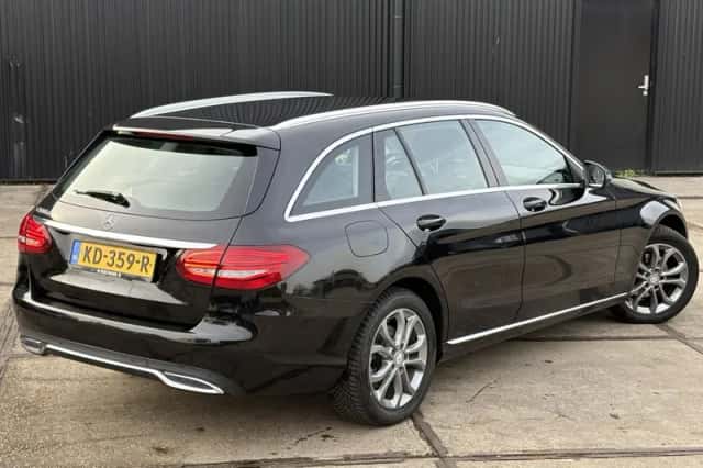 Mercedes-Benz C-Klasse (2016) thumbnail 3