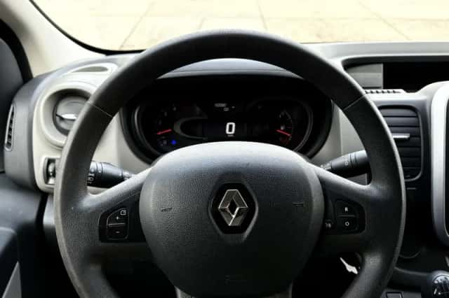 Renault Trafic (2017) thumbnail 6
