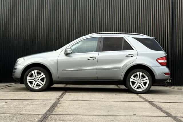 Mercedes-Benz ML-Klasse (2010) thumbnail 3