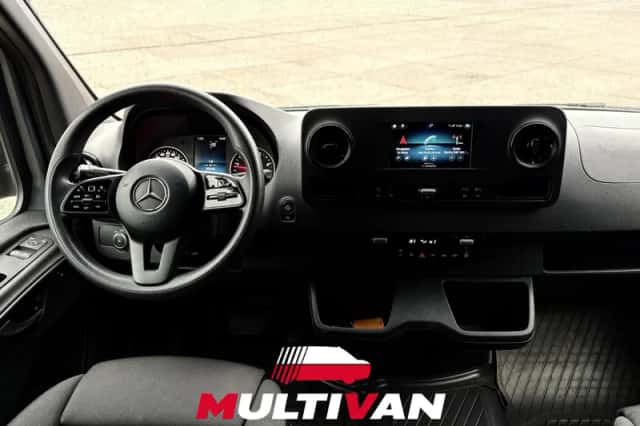 Mercedes-Benz Sprinter (2021) thumbnail 3