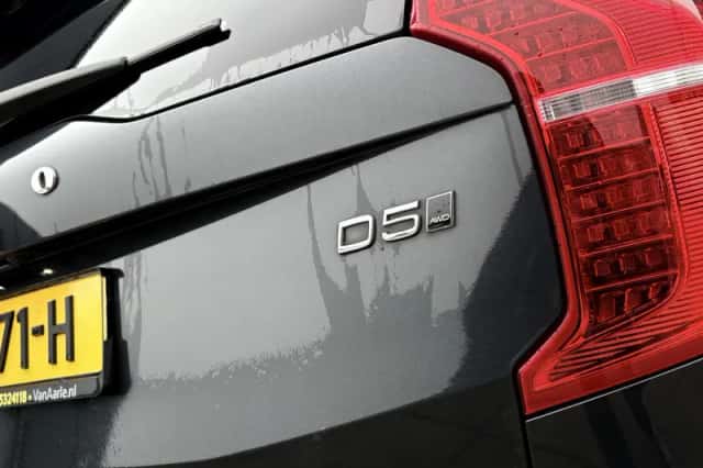 Volvo XC90 (2017) thumbnail 2