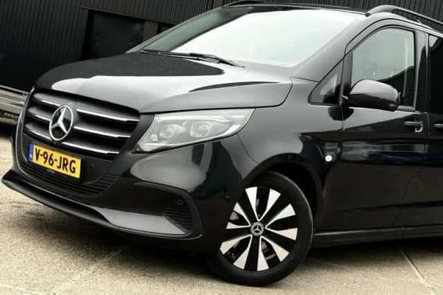 Mercedes-Benz Vito (2024) thumbnail 2