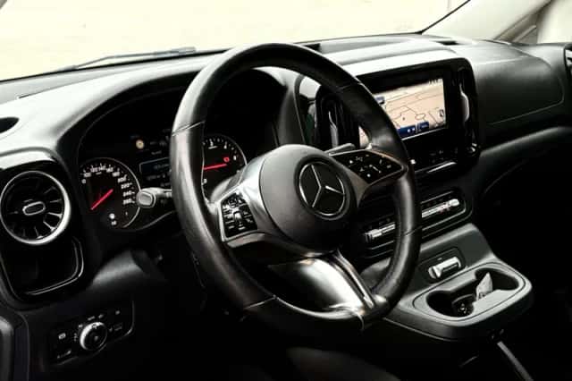 Mercedes-Benz Vito (2024) thumbnail 3