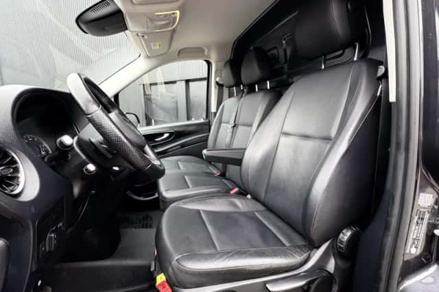 Mercedes-Benz Vito (2024) thumbnail 3
