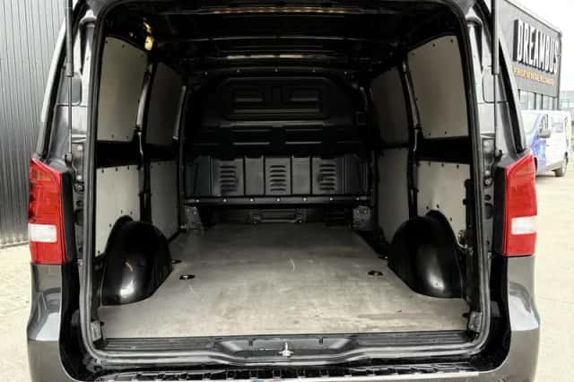 Mercedes-Benz Vito (2024) thumbnail 4