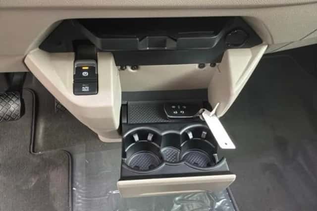 Volkswagen Multivan (2026) thumbnail 4