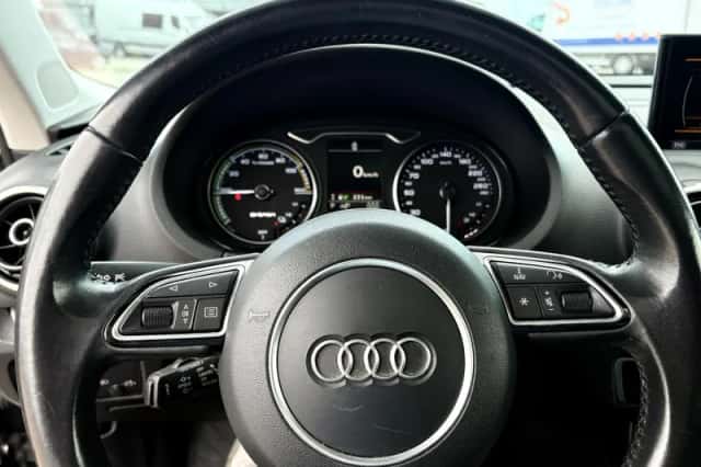 Audi A3 (2015) thumbnail 5