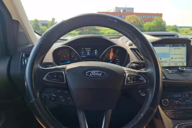 Ford Kuga (2018) thumbnail 2