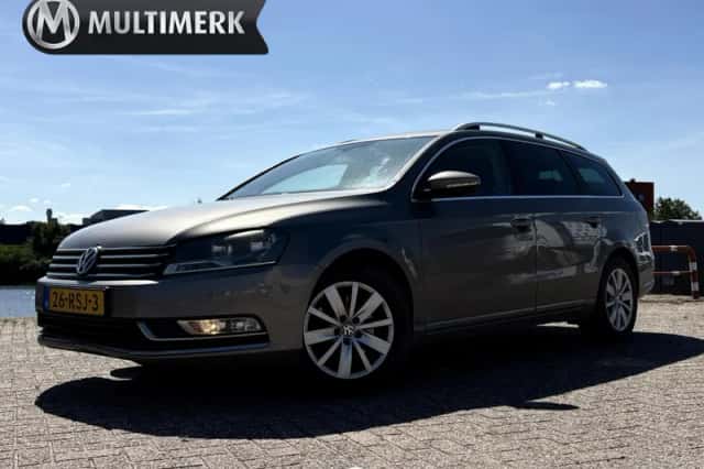 Volkswagen Passat (2011) thumbnail 1