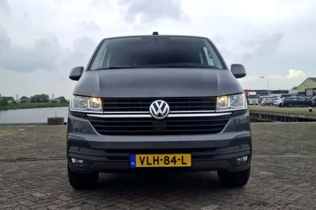Volkswagen Transporter (2021) thumbnail 2
