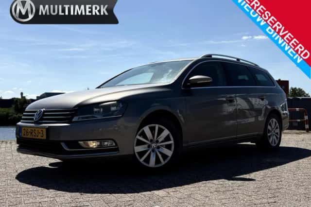 Volkswagen Passat (2011) thumbnail 1