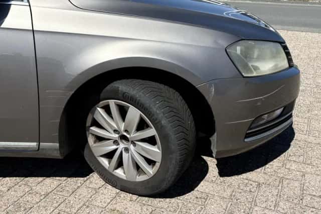 Volkswagen Passat (2011) thumbnail 5