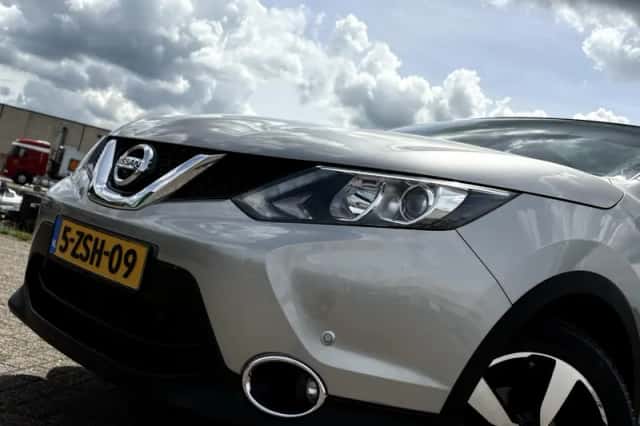 Nissan Qashqai (2015) thumbnail 2