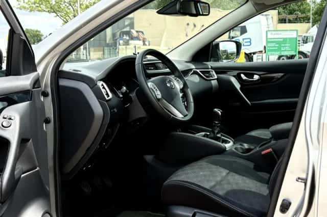 Nissan Qashqai (2015) thumbnail 3