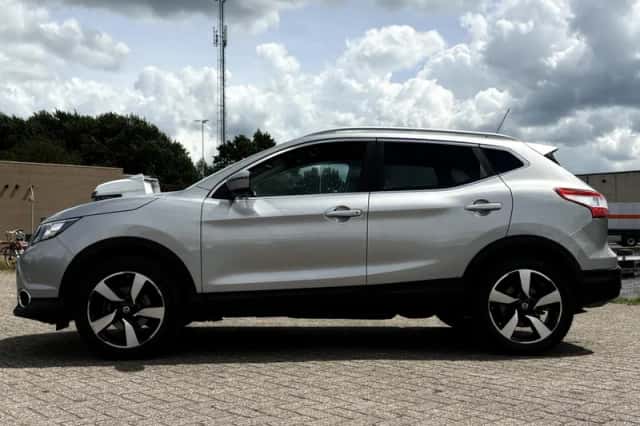 Nissan Qashqai (2015) thumbnail 4