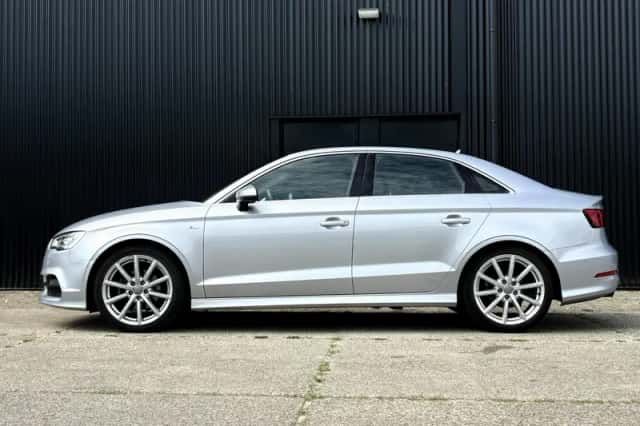 Audi A3 (2015) thumbnail 3