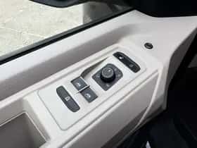 Volkswagen Multivan (2022) thumbnail 13