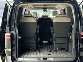 Volkswagen Multivan (2022) thumbnail 3