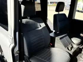 Land Rover Defender (2006) thumbnail 11