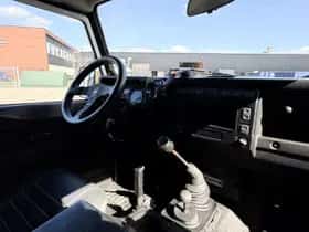 Land Rover Defender (2006) thumbnail 12