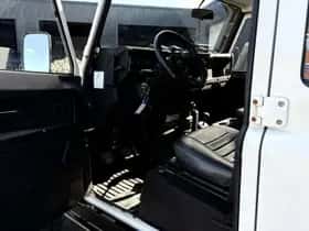 Land Rover Defender (2006) thumbnail 18