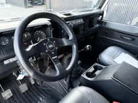 Land Rover Defender (2006) thumbnail 3