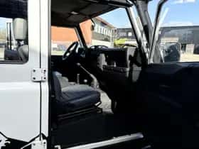 Land Rover Defender (2006) thumbnail 10