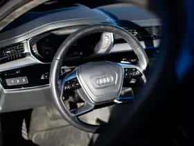 Audi A8 (2018) thumbnail 9