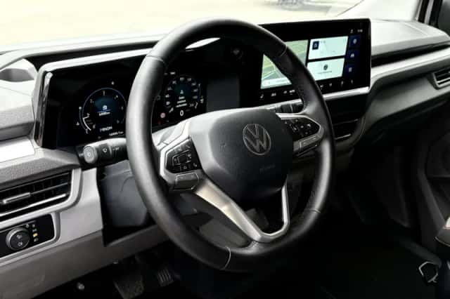Volkswagen Transporter (2024) thumbnail 3