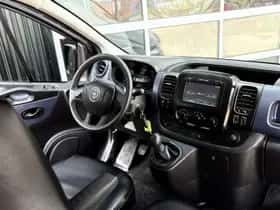 Opel Vivaro (2017) thumbnail 9